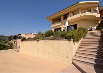 PORZIONE DI VILLA CON VISTA MARE PORTO TAVERNA