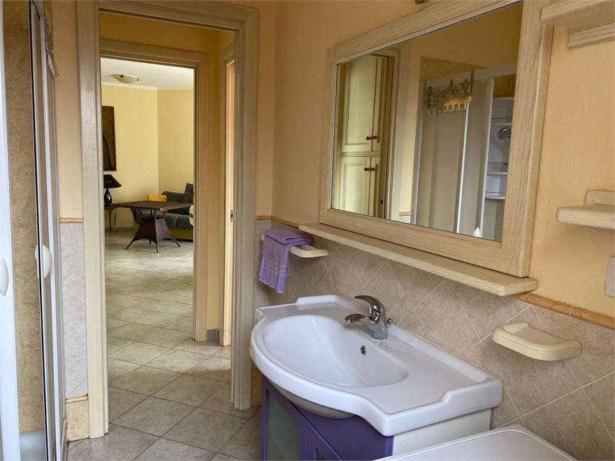 Ground-floor sanitary facility