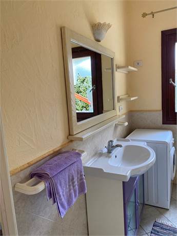 Ground-floor sanitary facility