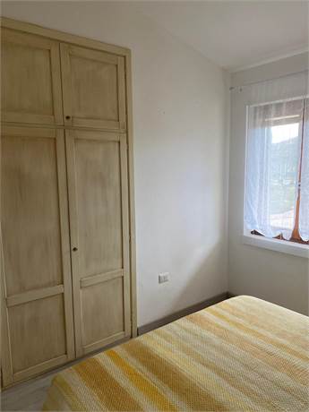 Built-in wardrobe, integrated into the wall