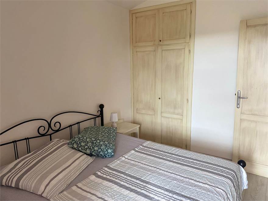 Built-in wardrobe, integrated into the wall